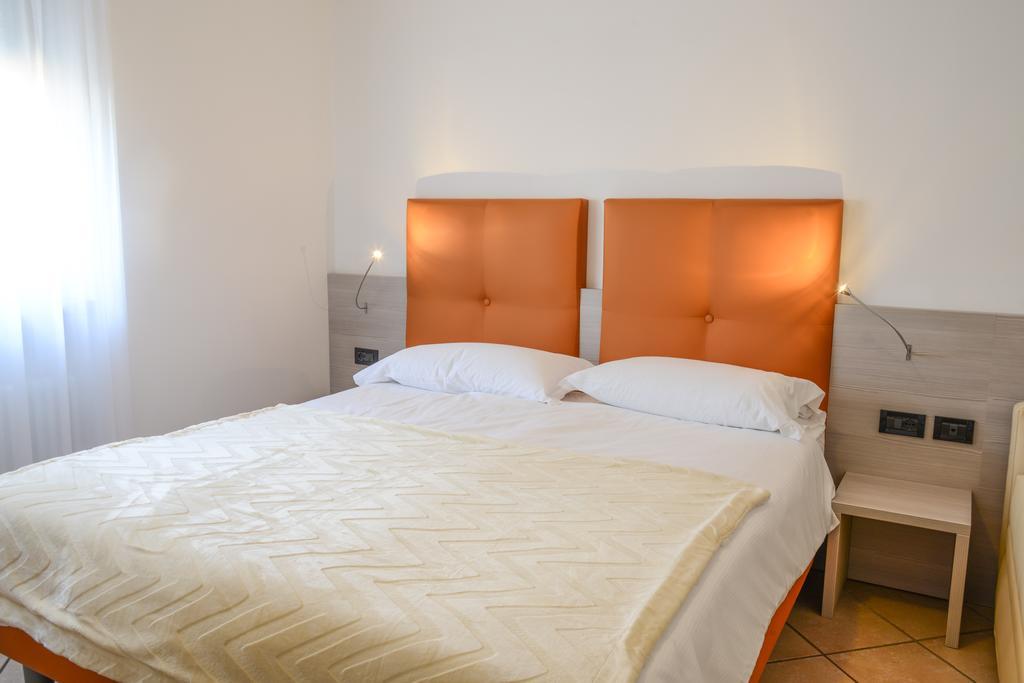 Residence Franca B&B Arco Habitación foto